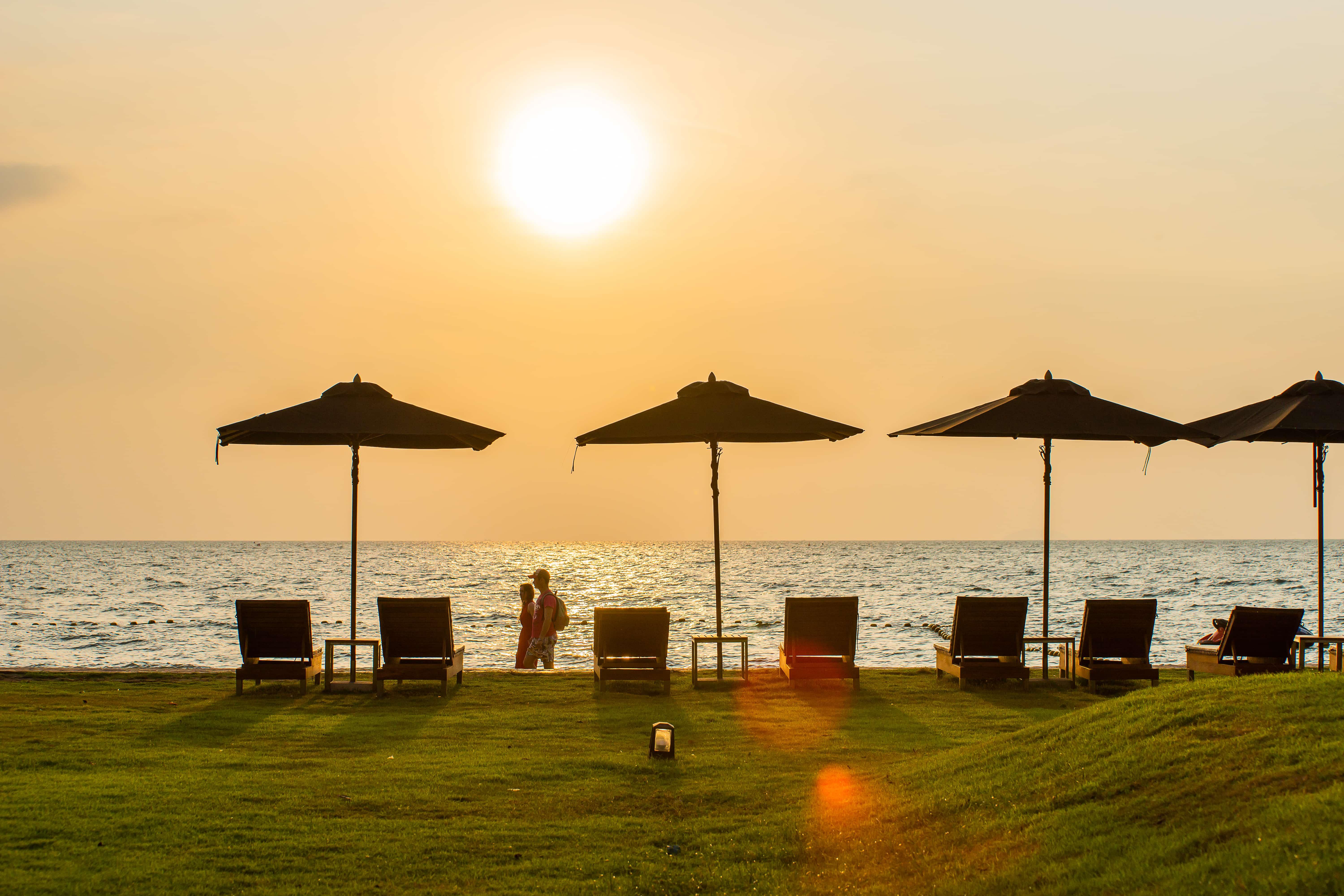 Ana Anan Resort & Villas Pattaya Na Chom Thian Extérieur photo Sunset at the beach