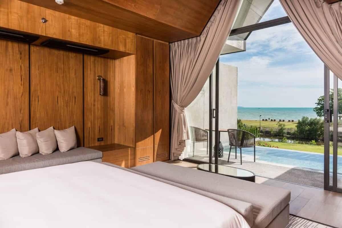 Ana Anan Resort & Villas Pattaya Na Chom Thian Extérieur photo A bedroom at the hotel