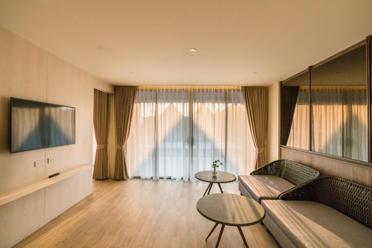 Ana Anan Resort & Villas Pattaya Na Chom Thian Extérieur photo A living room with a curtain
