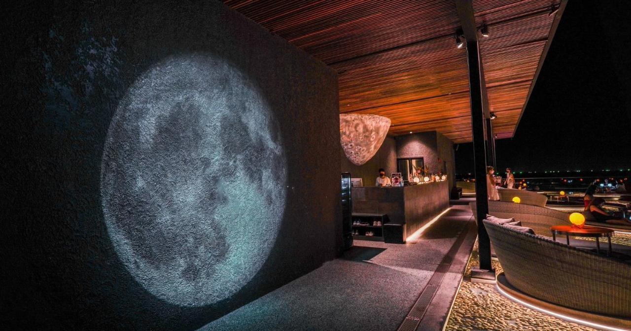 Ana Anan Resort & Villas Pattaya Na Chom Thian Extérieur photo The Moon