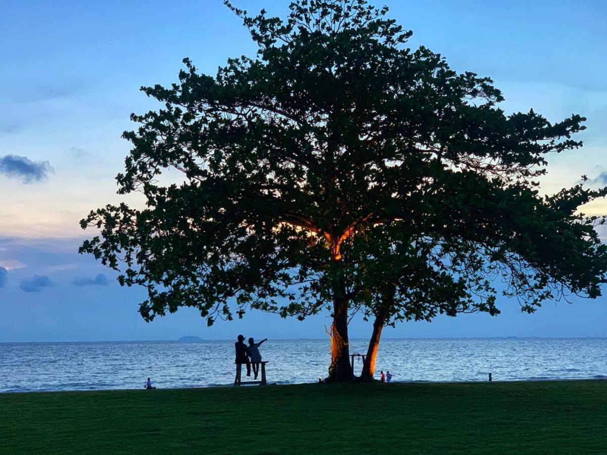 Ana Anan Resort & Villas Pattaya Na Chom Thian Extérieur photo Sunset at the beach