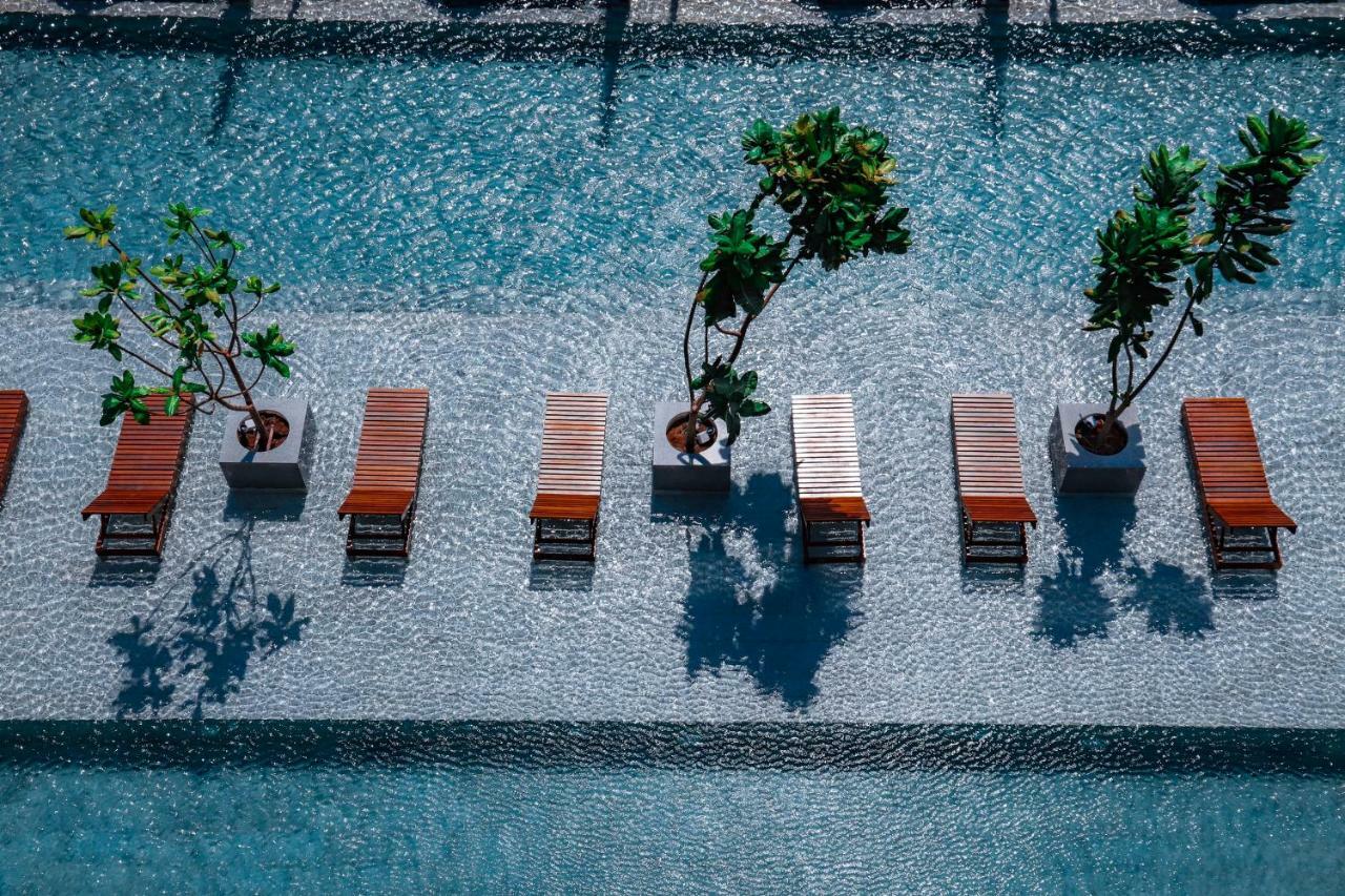 Ana Anan Resort & Villas Pattaya Na Chom Thian Extérieur photo The pool at the hotel